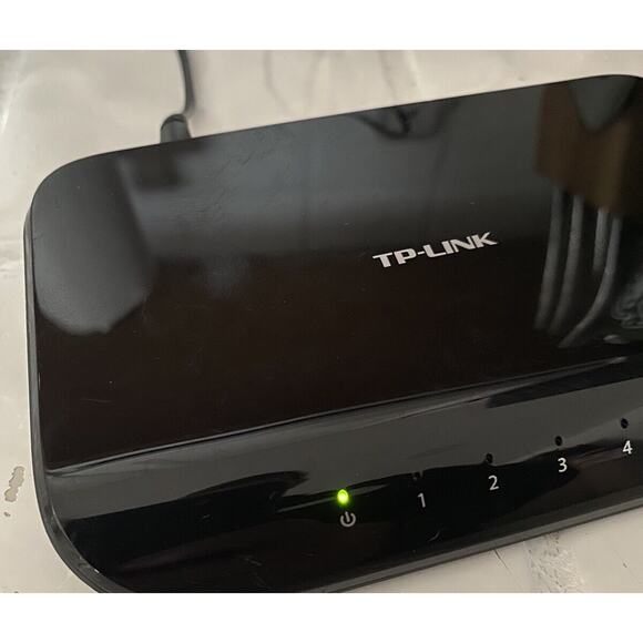 TP-LINK TL-SG1005D 5-Port Gigabit Desktop Switch Working - Picture 4 of 6